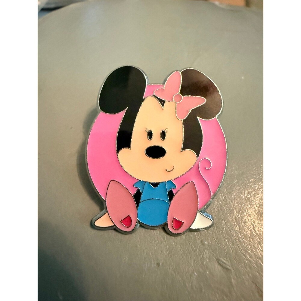 2022 Disney Limited Edition Pin Connect As One Family Minnie Mouse
